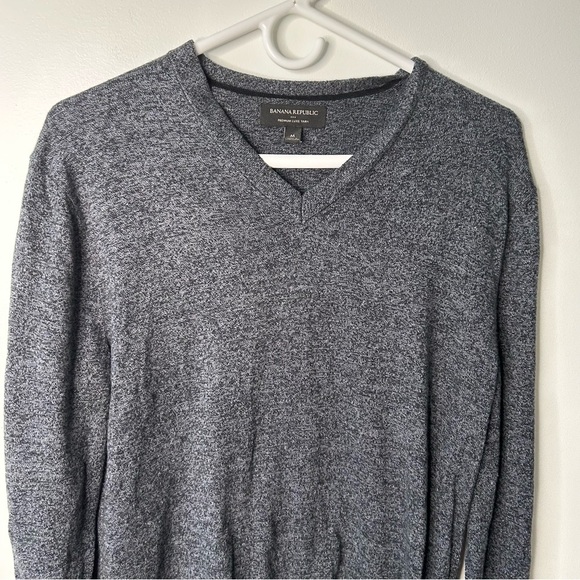 Banana Republic Premium Luxe Yarn Silk Cashmere Sweater Grey V-Neck medium - Picture 4 of 9